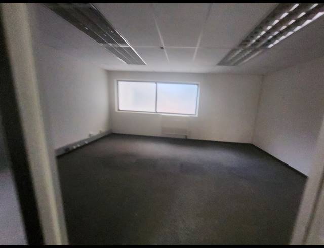 574M² OFFICE TO LET IN RANDJESPARK